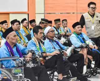 Thumbnail - Pemulangan Haji Dimulai, Jemaah Debarkasi Jakarta Dan Bekasi Tiba Di Tanah Air