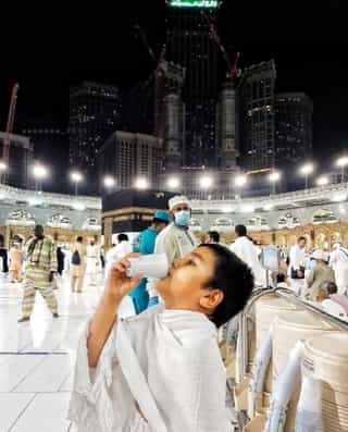 RAHASIA KEUTAMAAN MEMINUM AIR ZAMZAM