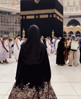 Apakah boleh wanita pergi umroh sendirian?